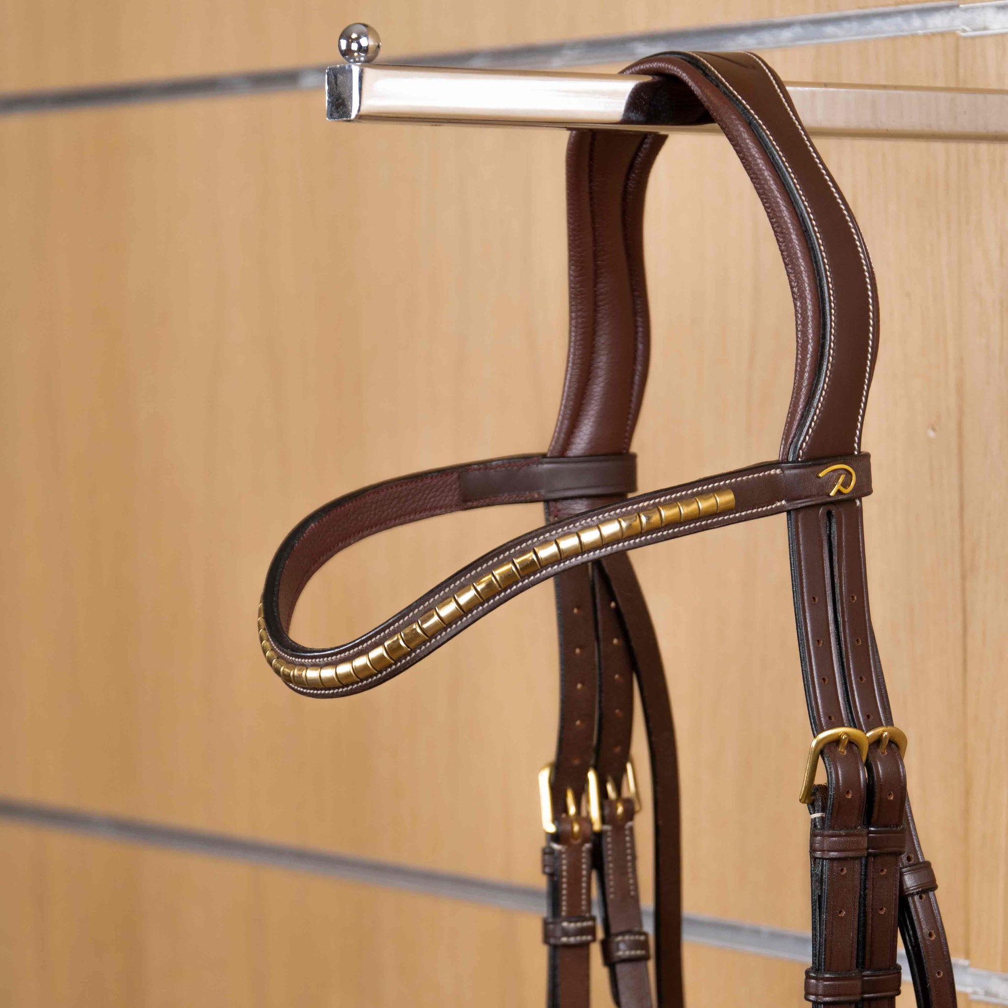 DY'ON BRASS CLINCHER V-SHAPED BROWBAND